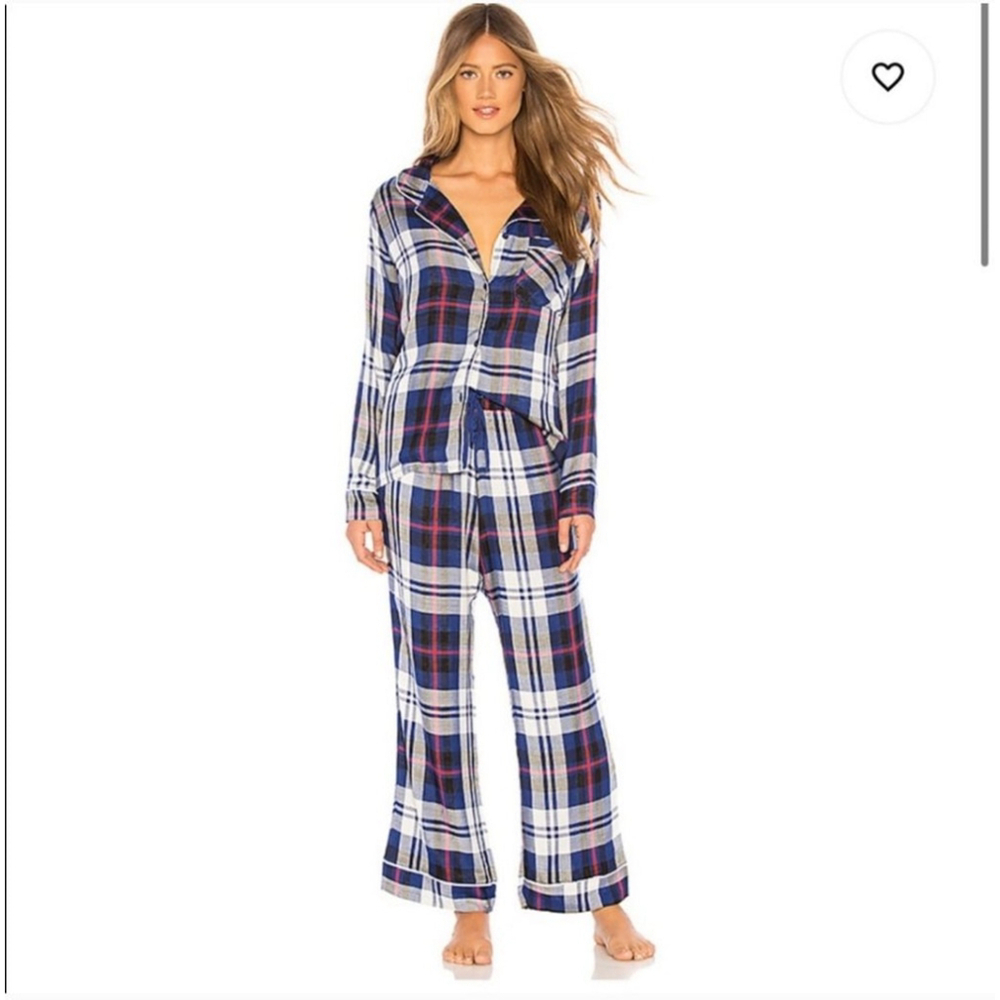 Revolve PLUSH Ultra Soft Woven PJ Set in Navy Plaid Sz S
